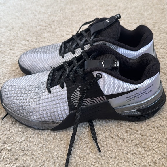 Nike Metcon Silver/black Sneakers Women’s size 9| CrossFit - Picture 4 of 10
